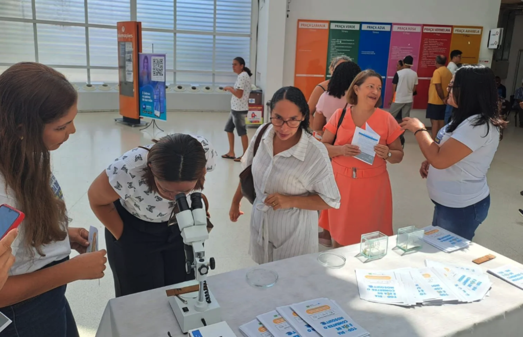 Equipe já visitou 14 instituições, atendendo aproximadamente 800 pessoas (Foto: Assecom)