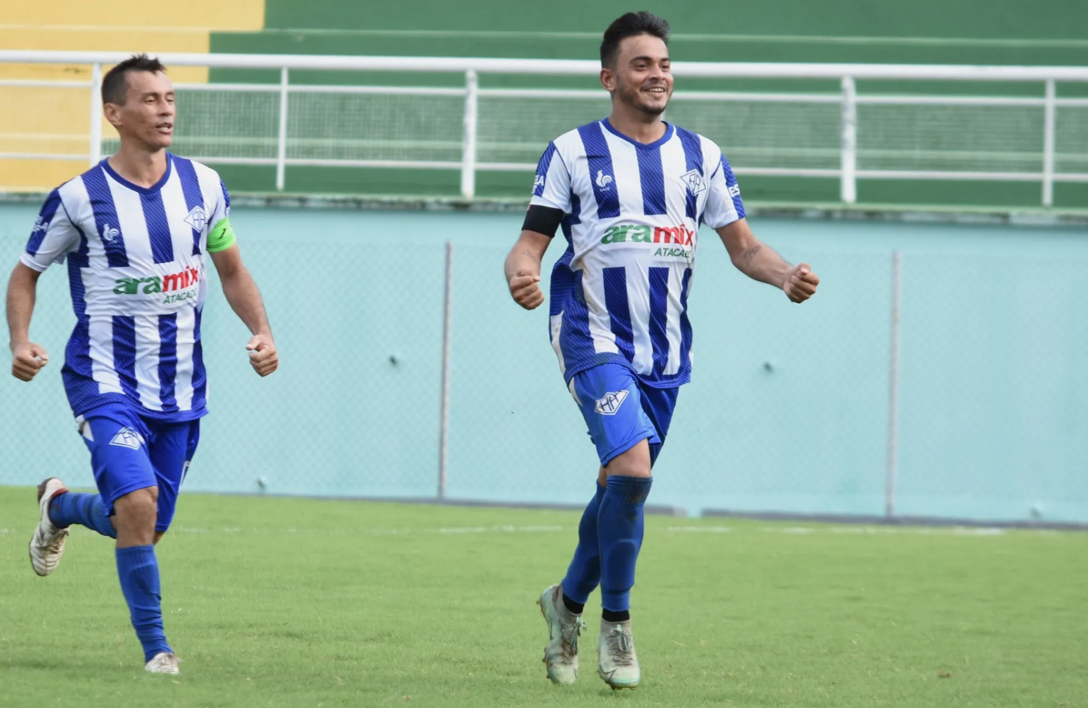 Com direito a hat trick do atacante Juninho, o Galo estreou com vitória no estadual. Foto/Manoel Façanha