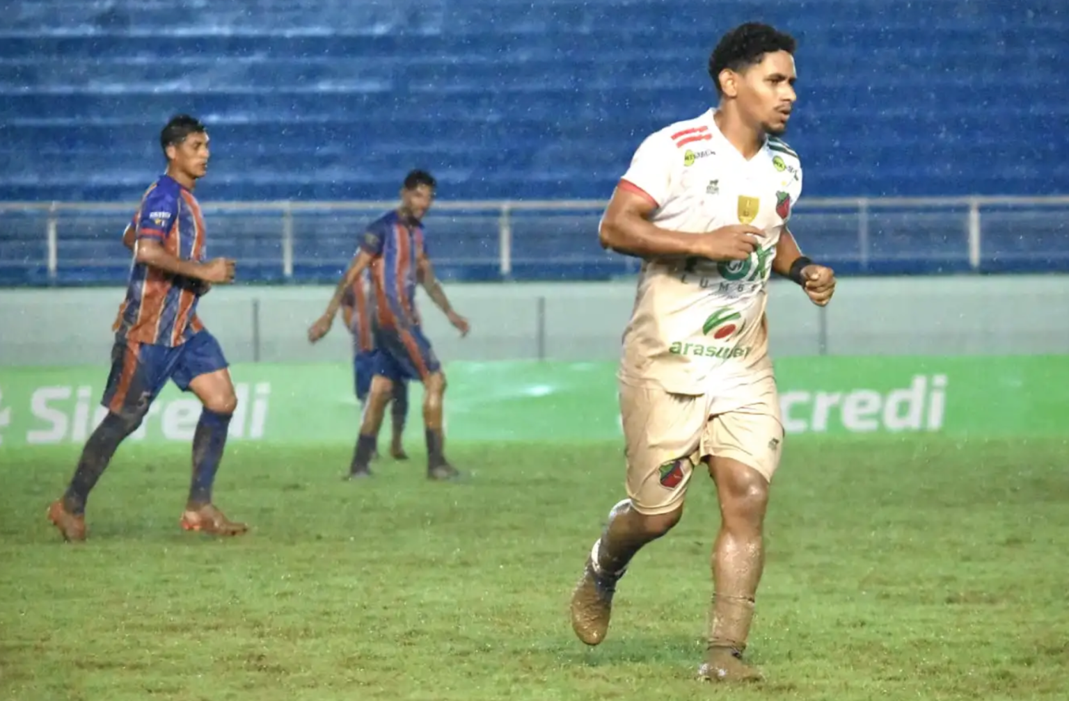 O meia Fernandinho marcou dois gols e lidera a artilharia do Campeonato Acreano. Foto/Manoel Façanha